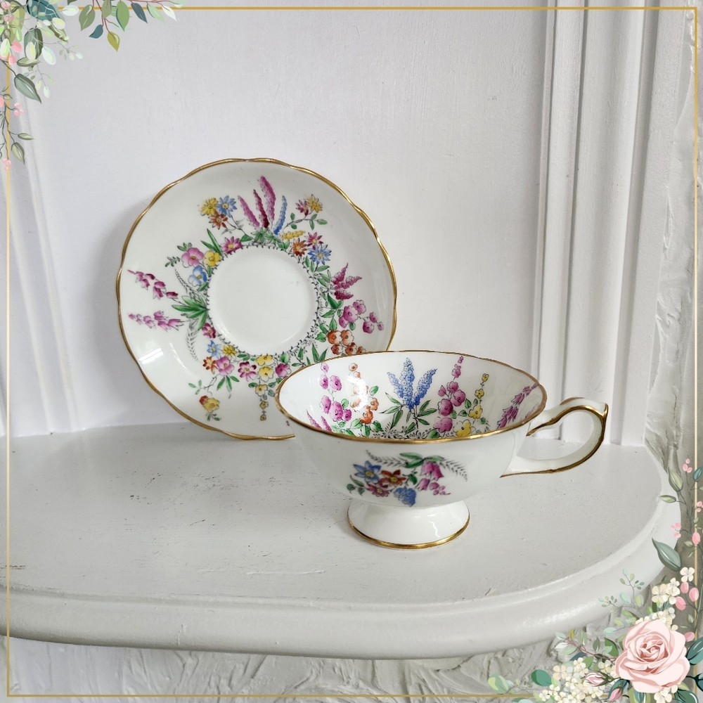 Beautiful vintage  Paragon teacup & saucer 1930s excellent condition.